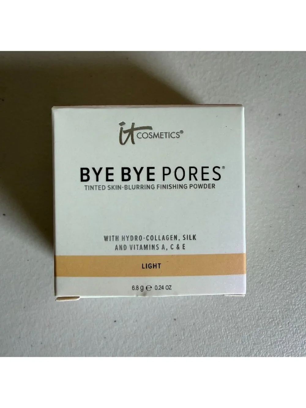 New in Box IT Cosmetics Bye Bye Pores Tinted Skin Blurring Finishing Powder Ligh
